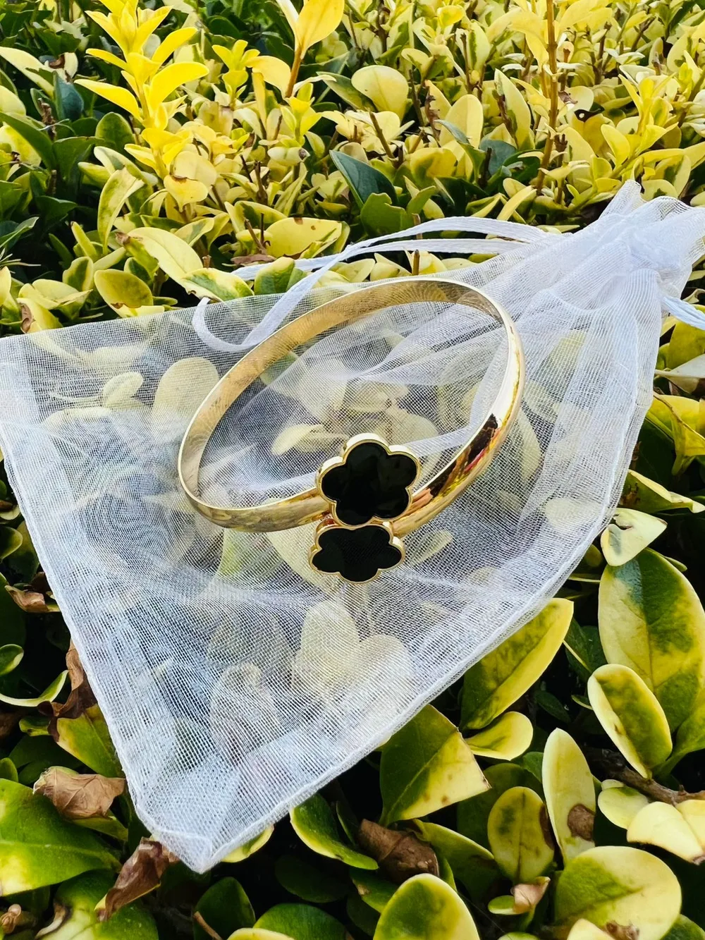 PULSERA RIGIDA FLOR NEGRA