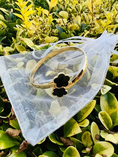 PULSERA RIGIDA FLOR NEGRA