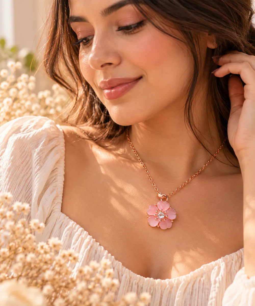 COLLAR FLOR ROSADA CON CIRCON
